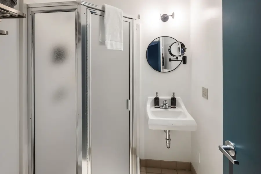 Standard Queen Room- Bathroom