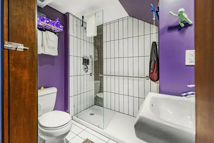 Standard Queen Room - Shower