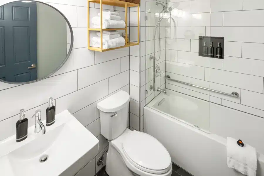 Superior King Room - Alternate Shower