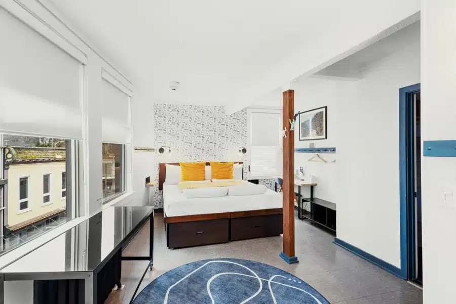 Superior King Room - Wide View