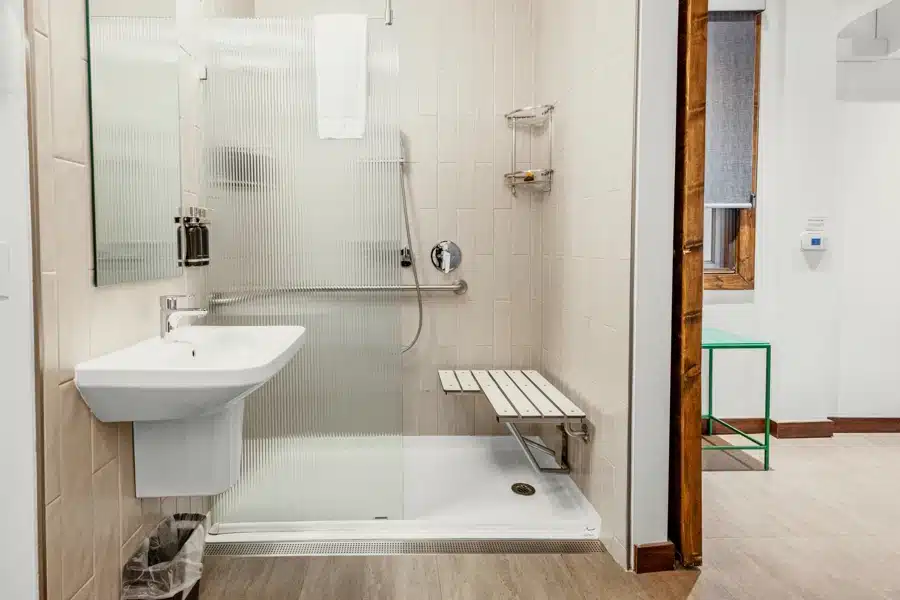 Superior King Room - Wide Bath View